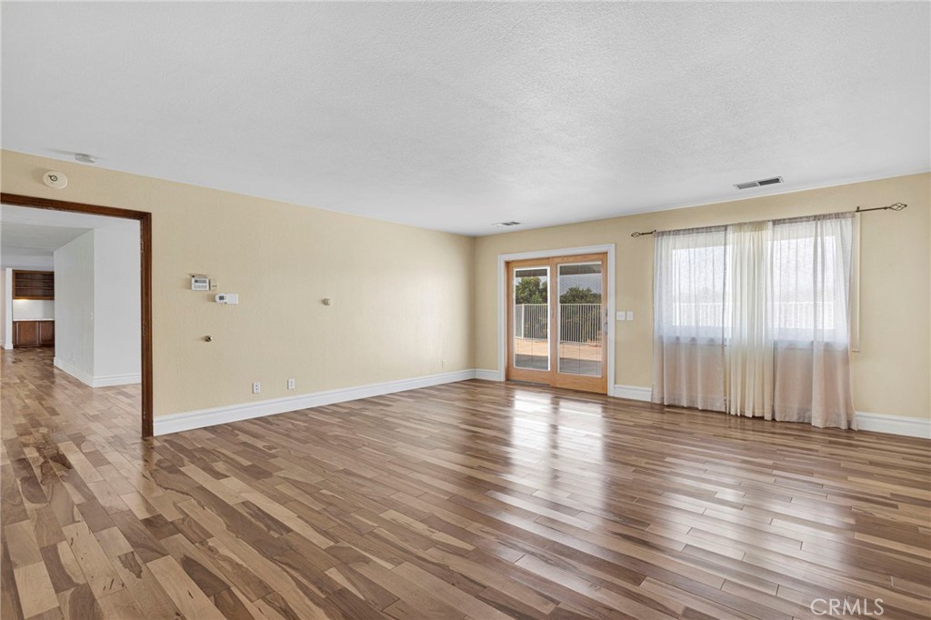 14942 Riverside Drive Property Photo 43