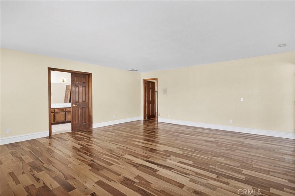 14942 Riverside Drive Property Photo 44