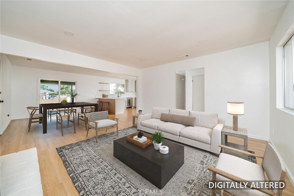 14850 Riverside Street Property Photo 4