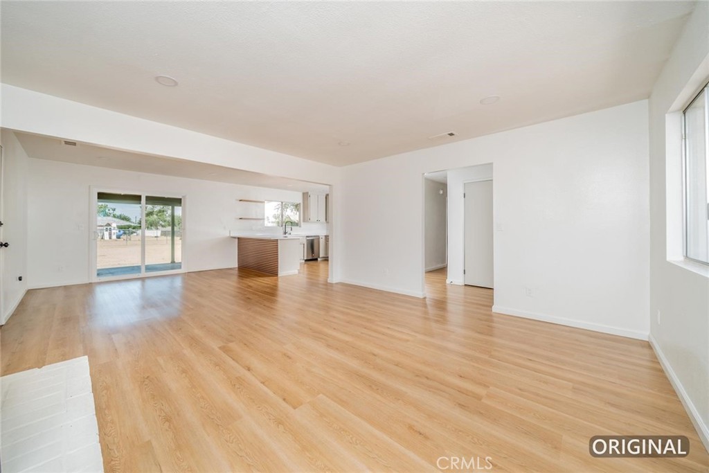 14850 Riverside Street Property Photo 5