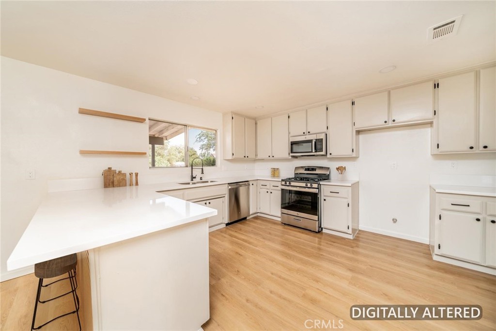 14850 Riverside Street Property Photo 6