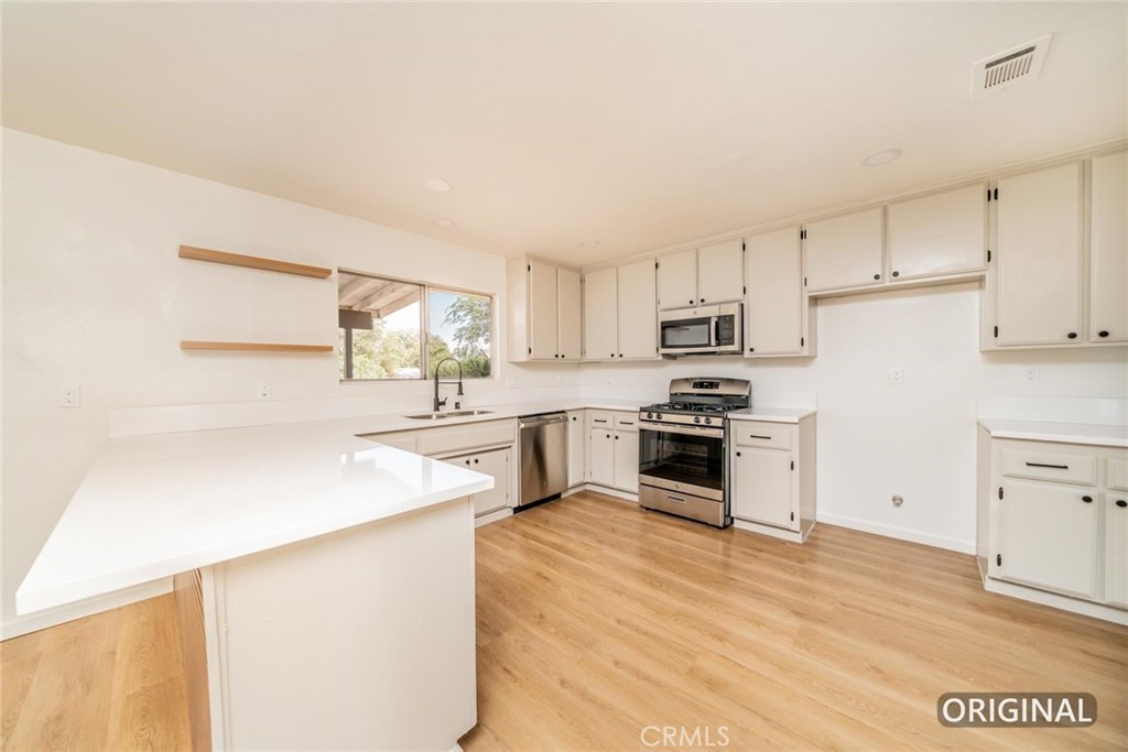 14850 Riverside Street Property Photo 7