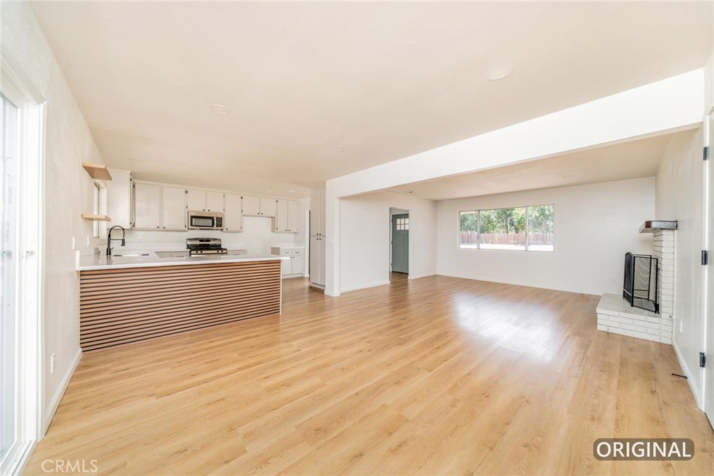 14850 Riverside Street Property Photo 9