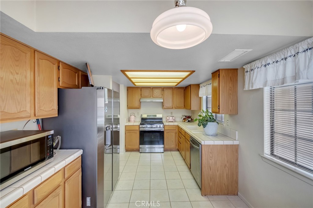 19064 Elm Drive Property Photo 8