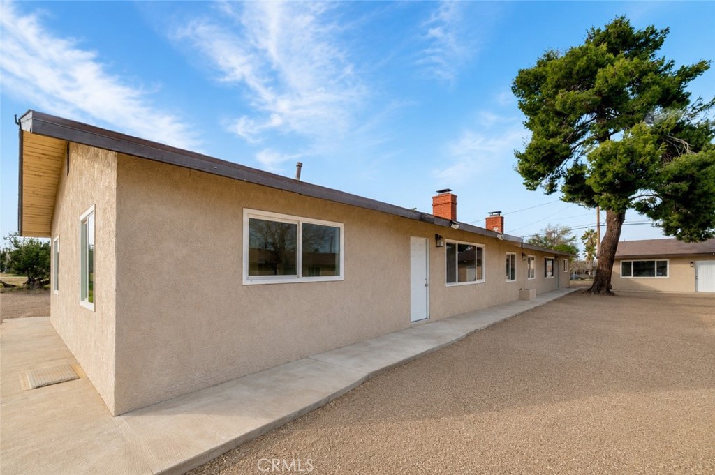 16020 Juniper Property Photo 4