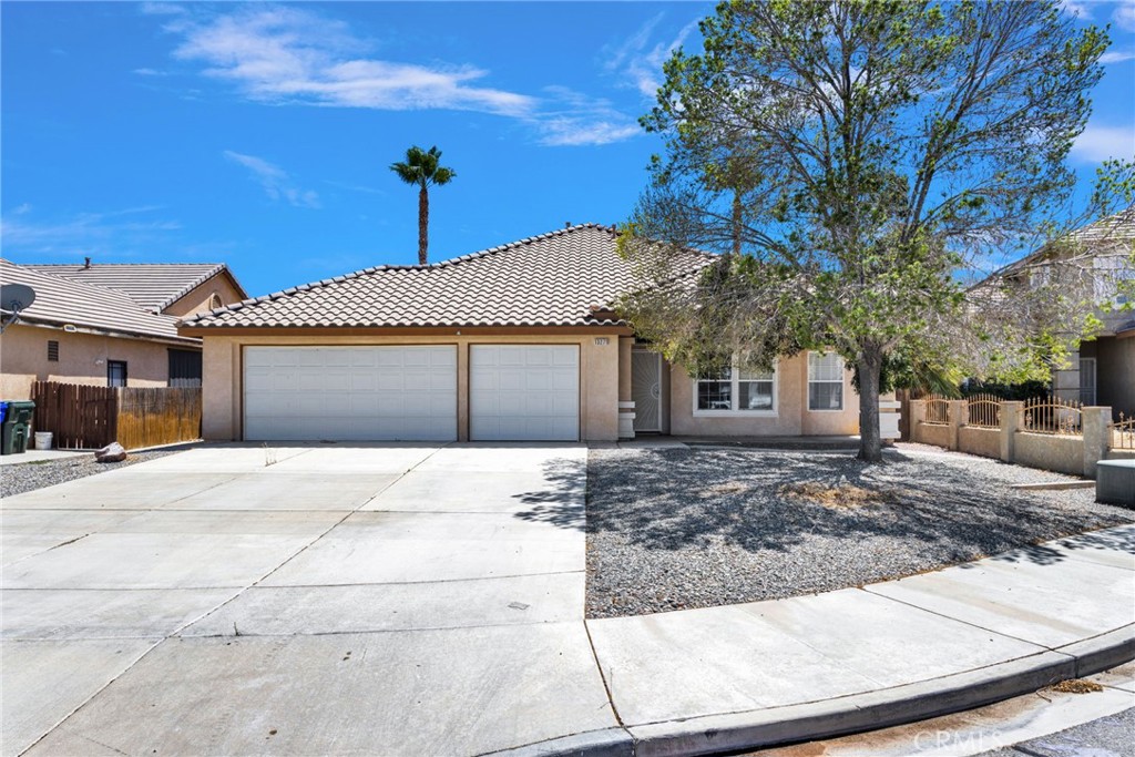 13271 Via Robles Property Photo 2