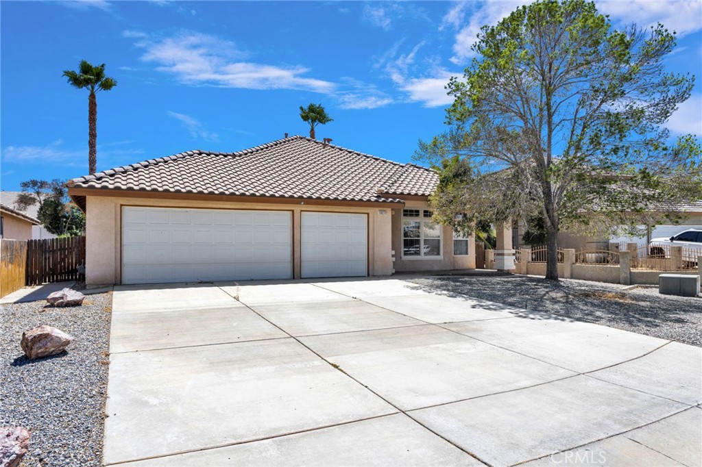 13271 Via Robles Property Photo 3