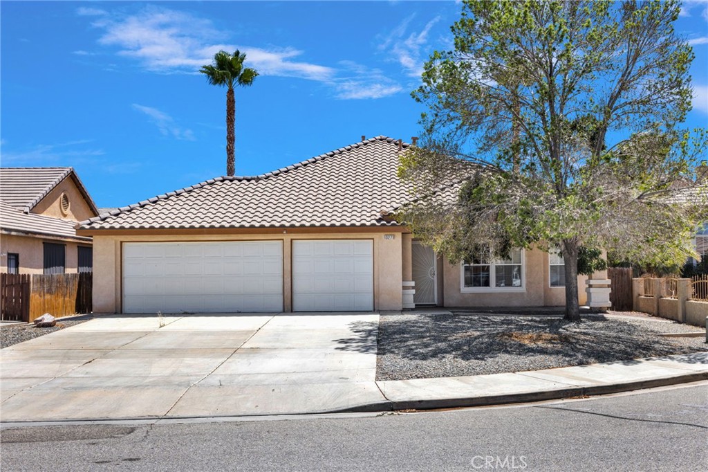 13271 Via Robles Property Photo 4