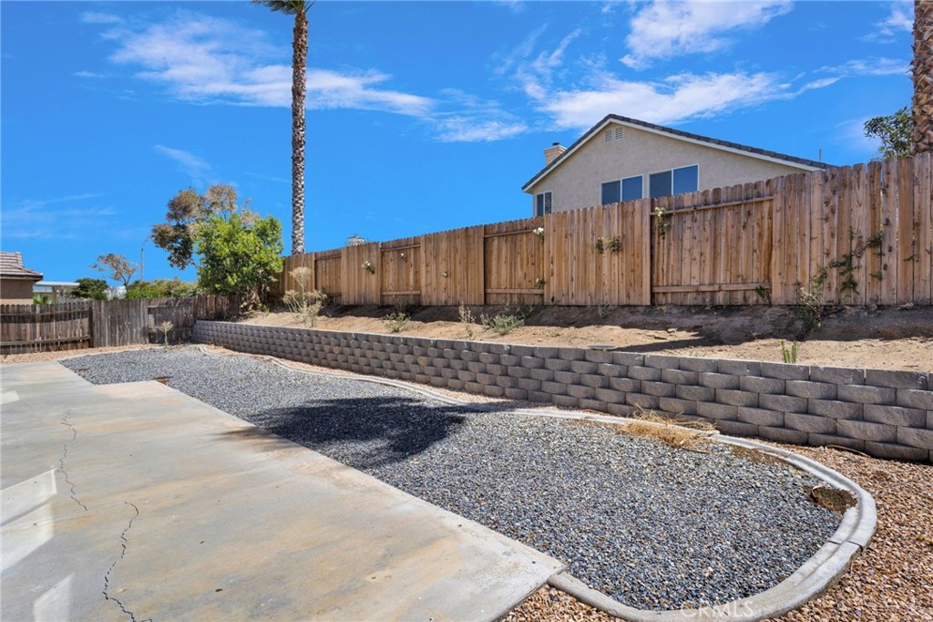 13271 Via Robles Property Photo 5