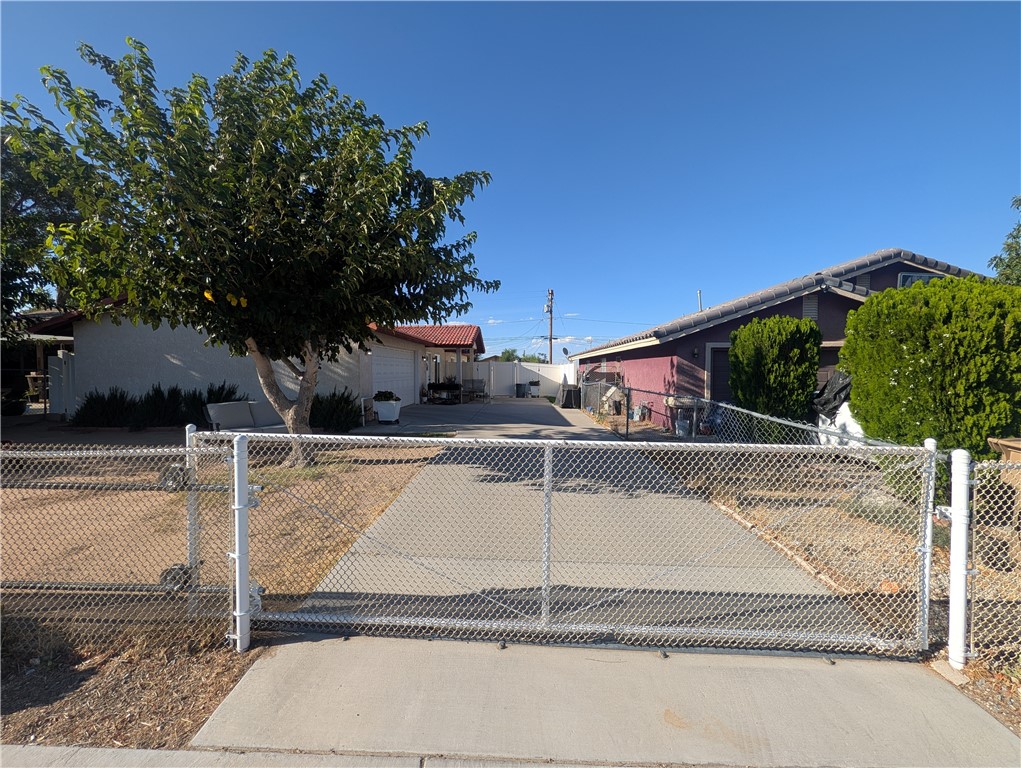 16410 Smoke Tree Property Photo 6