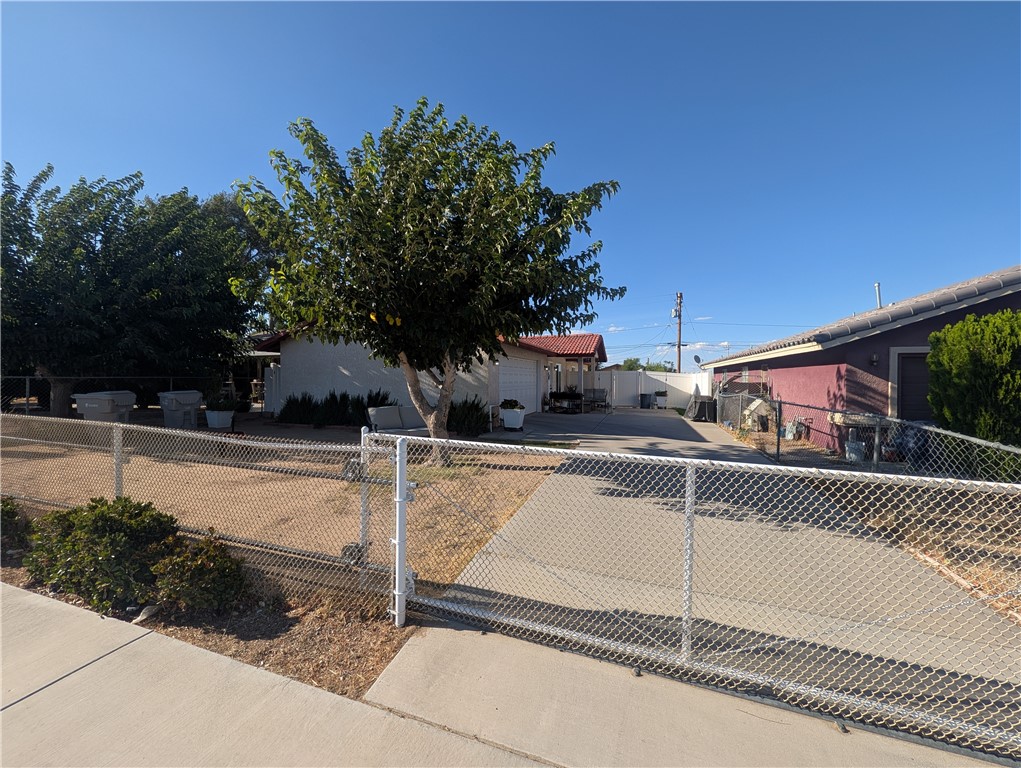 16410 Smoke Tree Property Photo 10