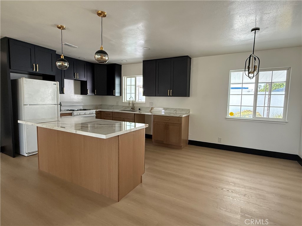 1915 Ervilla Place Property Photo 3