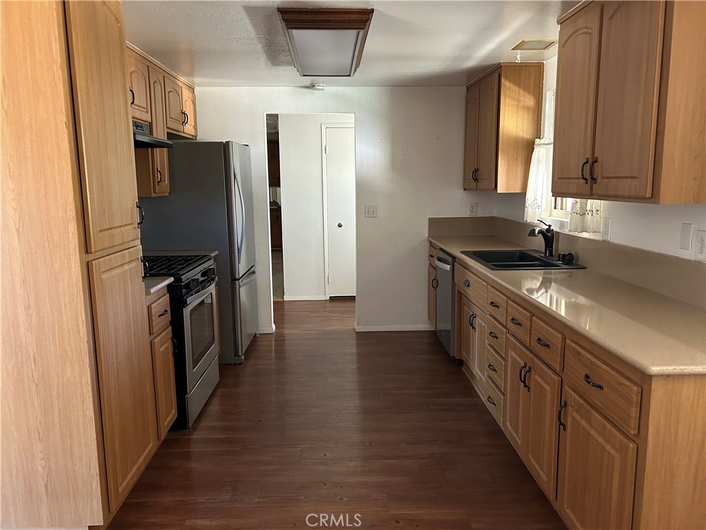 17035 Deodar Property Photo 6
