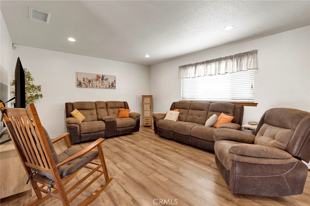 9515 Yucca Street Property Photo 5