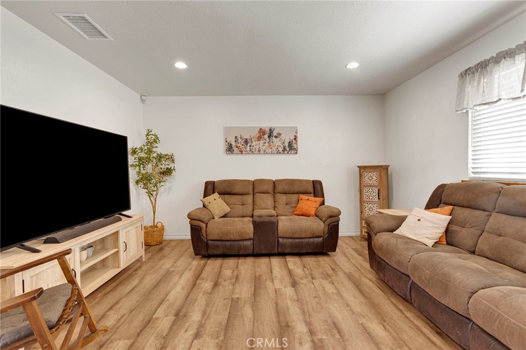 9515 Yucca Street Property Photo 6