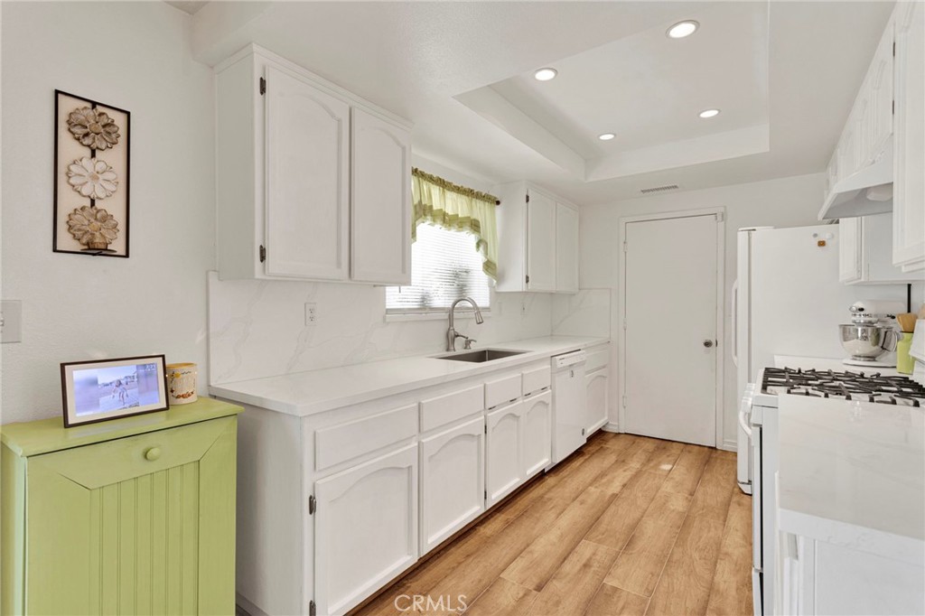 9515 Yucca Street Property Photo 12