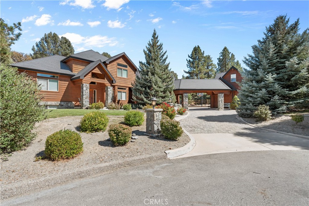 2473 Interlaken Court Property Photo 1