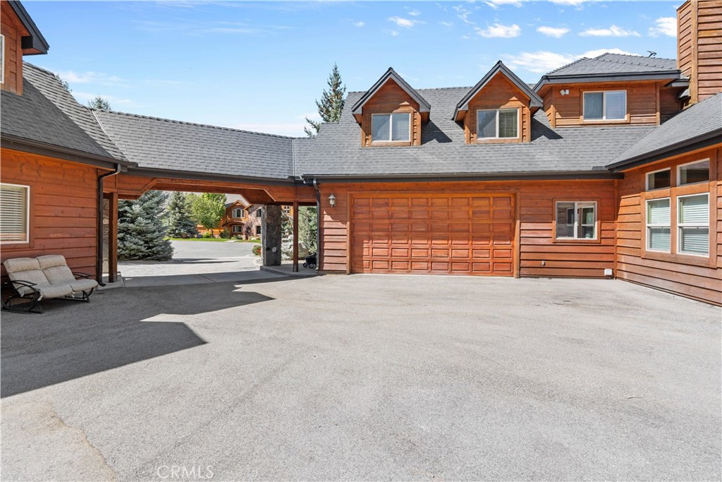 2473 Interlaken Court Property Photo 9