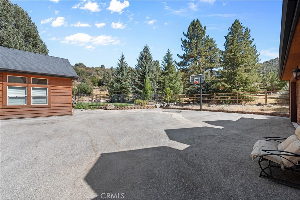 2473 Interlaken Court Property Photo 10