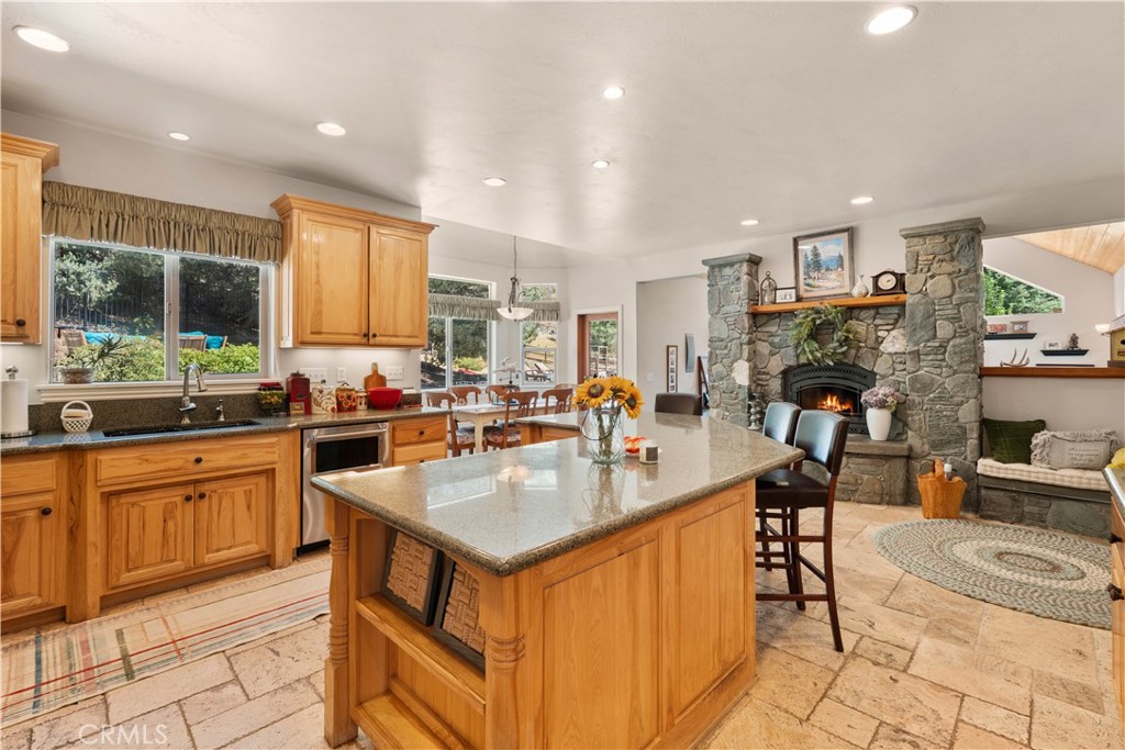 2473 Interlaken Court Property Photo 18