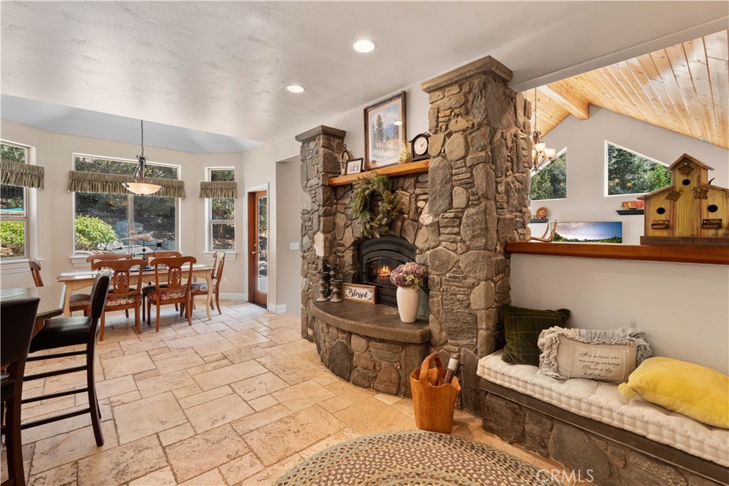 2473 Interlaken Court Property Photo 20
