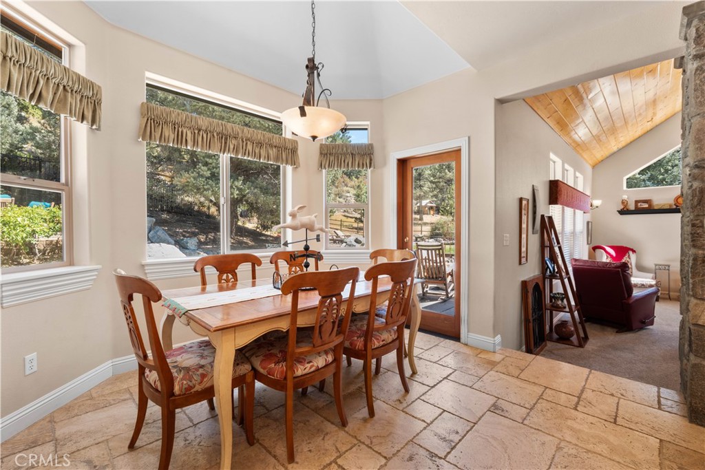 2473 Interlaken Court Property Photo 21