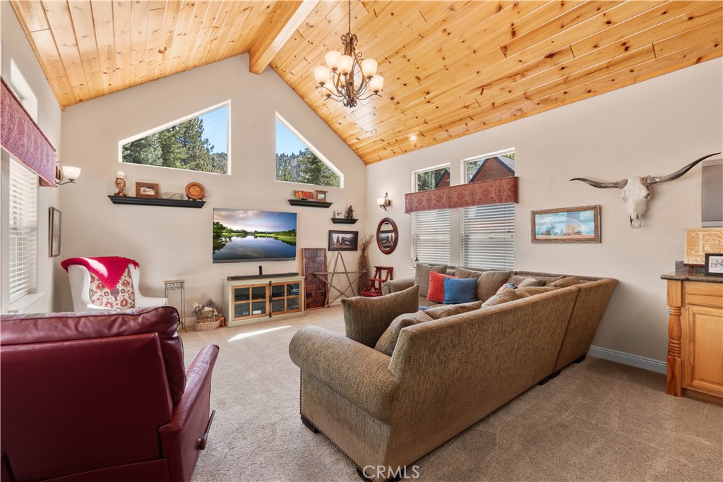 2473 Interlaken Court Property Photo 22