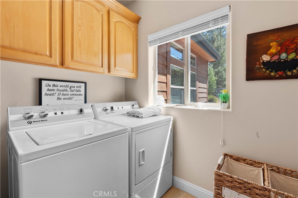 2473 Interlaken Court Property Photo 25
