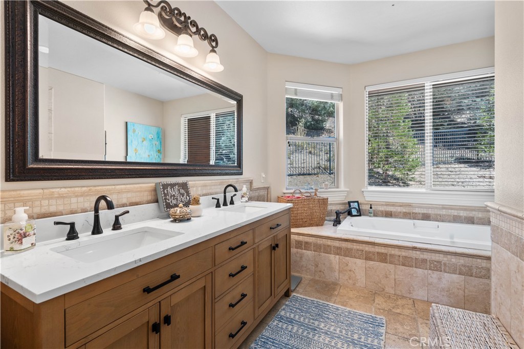 2473 Interlaken Court Property Photo 30