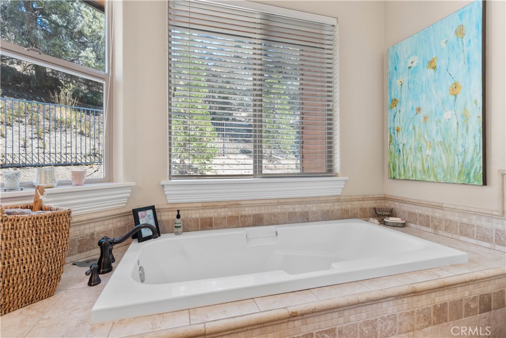 2473 Interlaken Court Property Photo 31