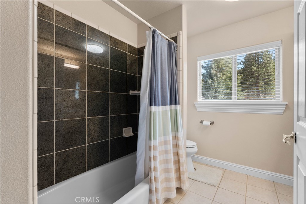 2473 Interlaken Court Property Photo 36