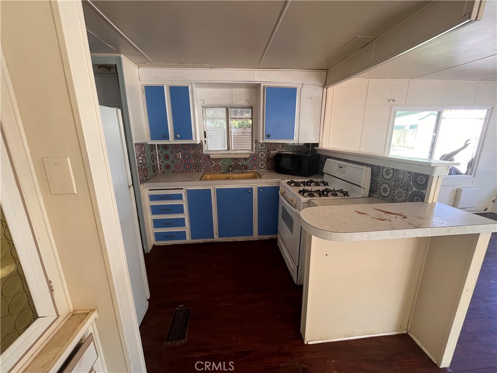 721 N Sunset Avenue 45 Property Photo 3