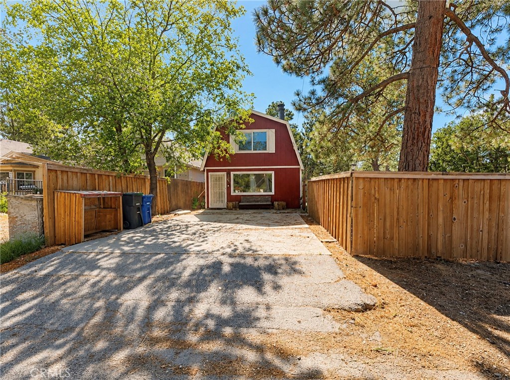 548 Riverside Property Photo 1