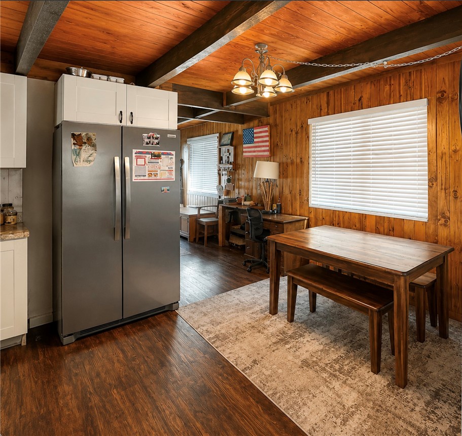548 Riverside Property Photo 4