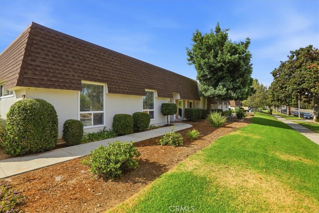 828 E Highland Avenue Property Photo 1