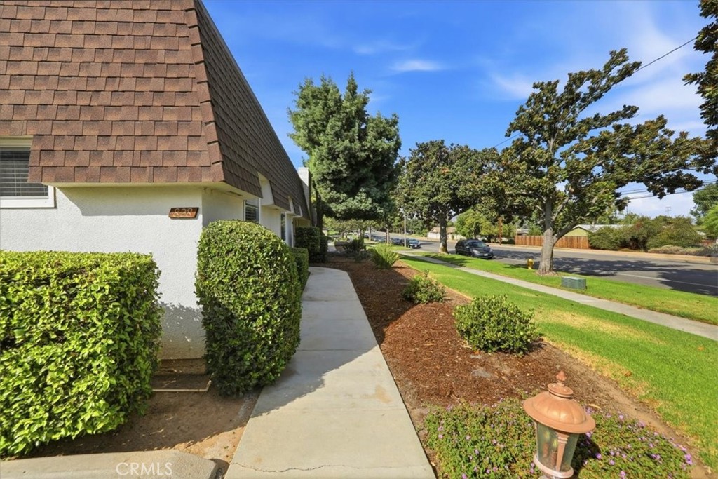 828 E Highland Avenue Property Photo 3