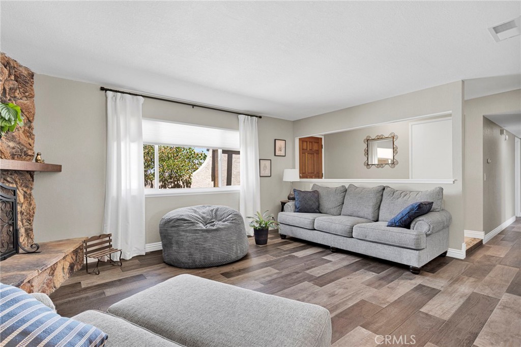 14941 Walnut Street Property Photo 4