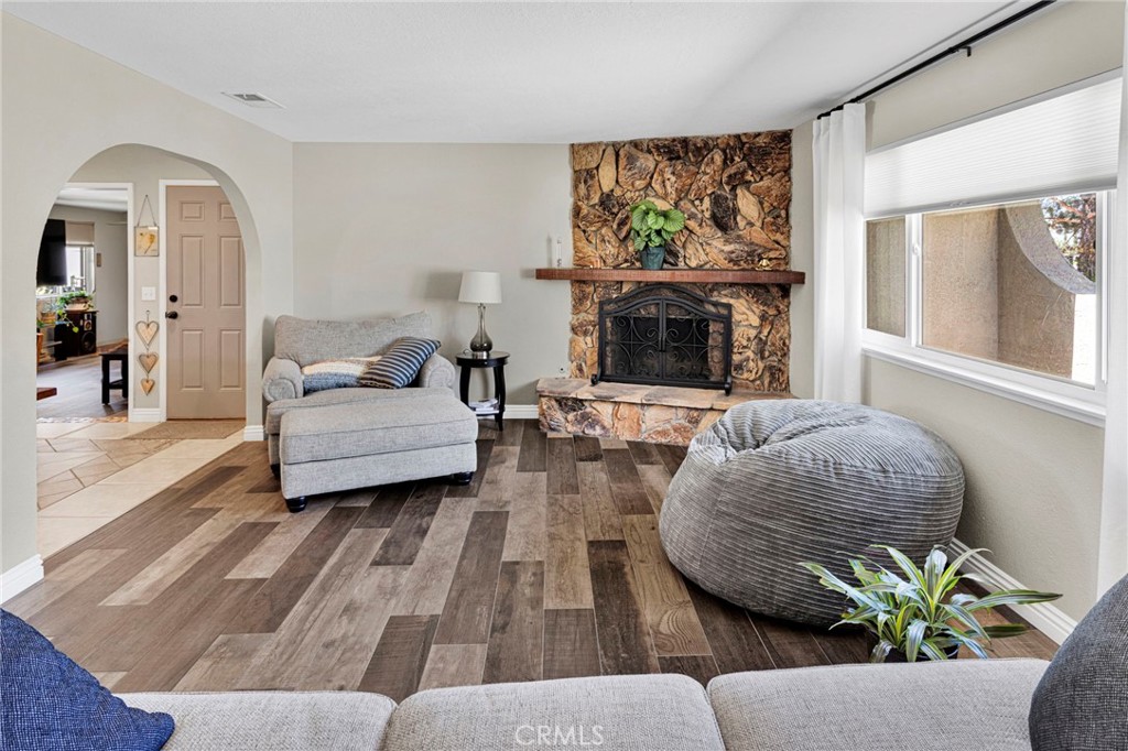 14941 Walnut Street Property Photo 6