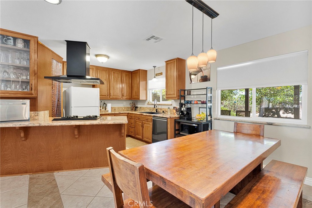 14941 Walnut Street Property Photo 8