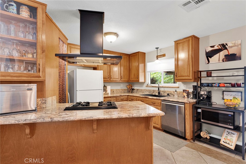 14941 Walnut Street Property Photo 9