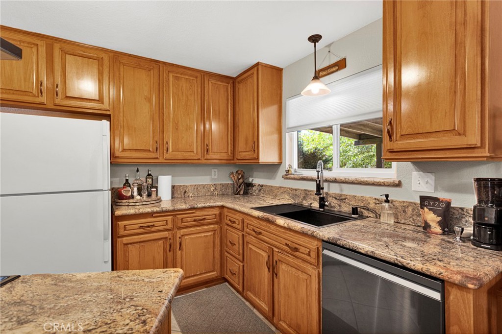 14941 Walnut Street Property Photo 10