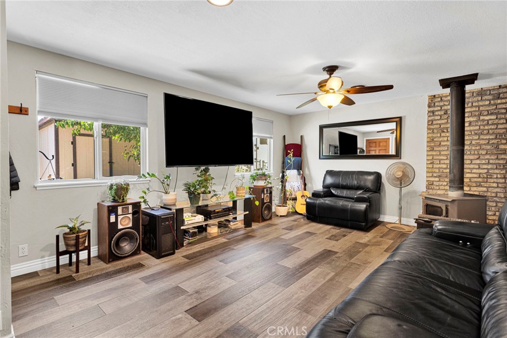 14941 Walnut Street Property Photo 14