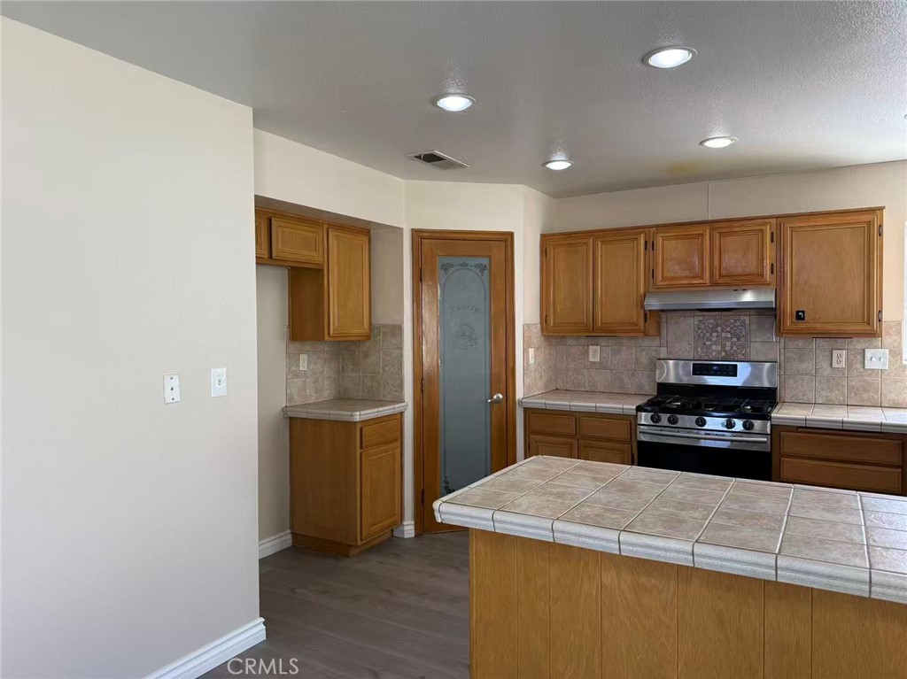 14830 Redwood Property Photo 6