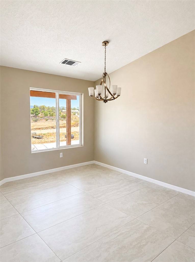 10955 E Avenue Property Photo 5