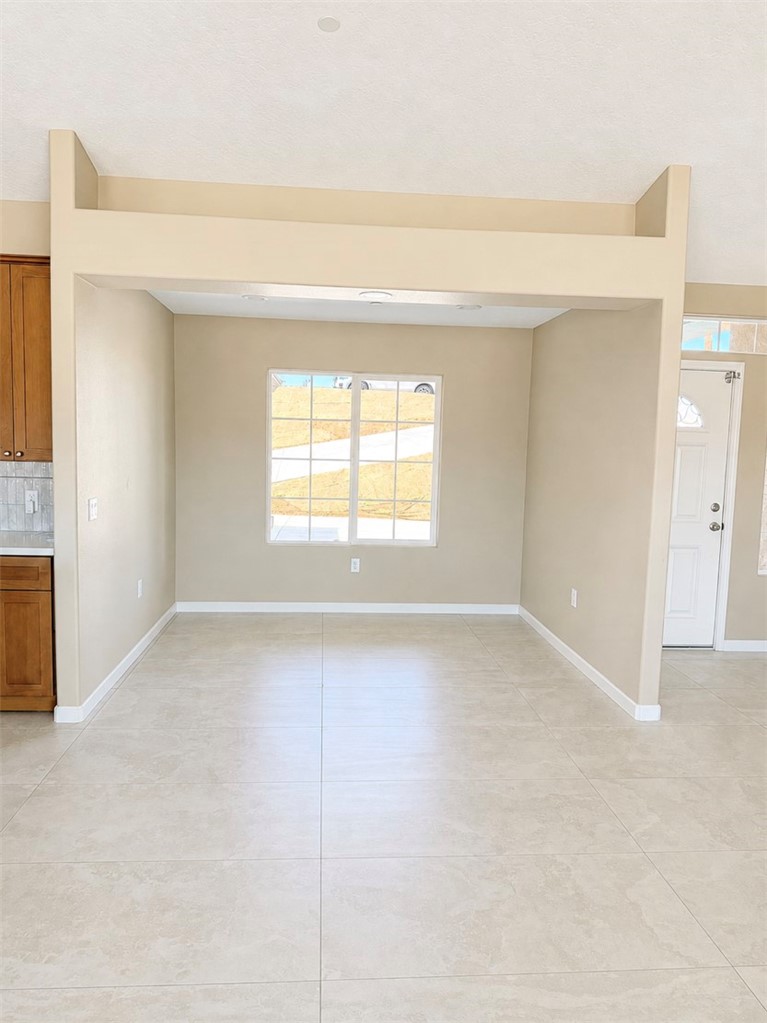 10955 E Avenue Property Photo 6