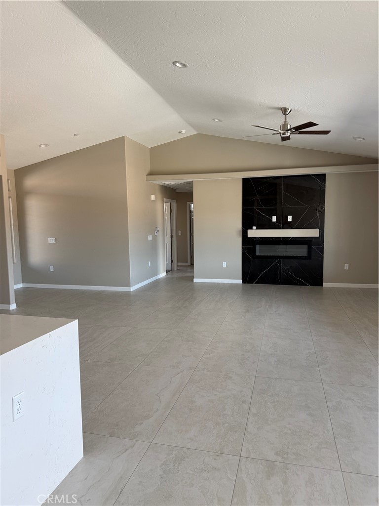 10955 E Avenue Property Photo 7