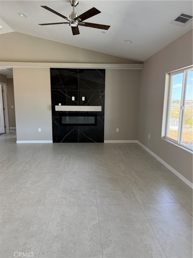 10955 E Avenue Property Photo 8
