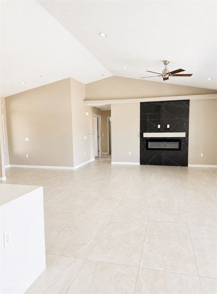 10955 E Avenue Property Photo 9