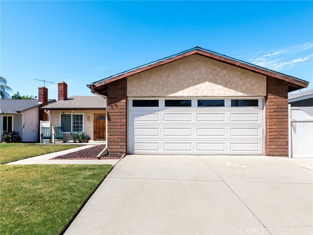 13596 Van Horn Circle W Property Photo 2