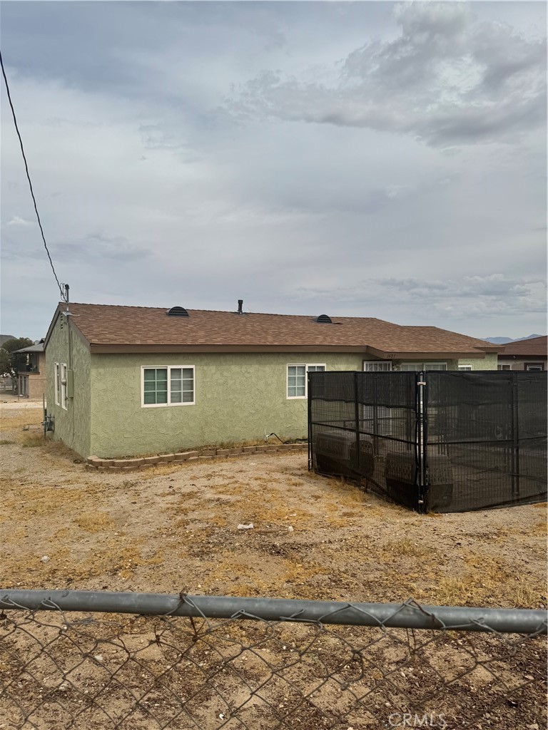 1407 Riverside Property Photo 4